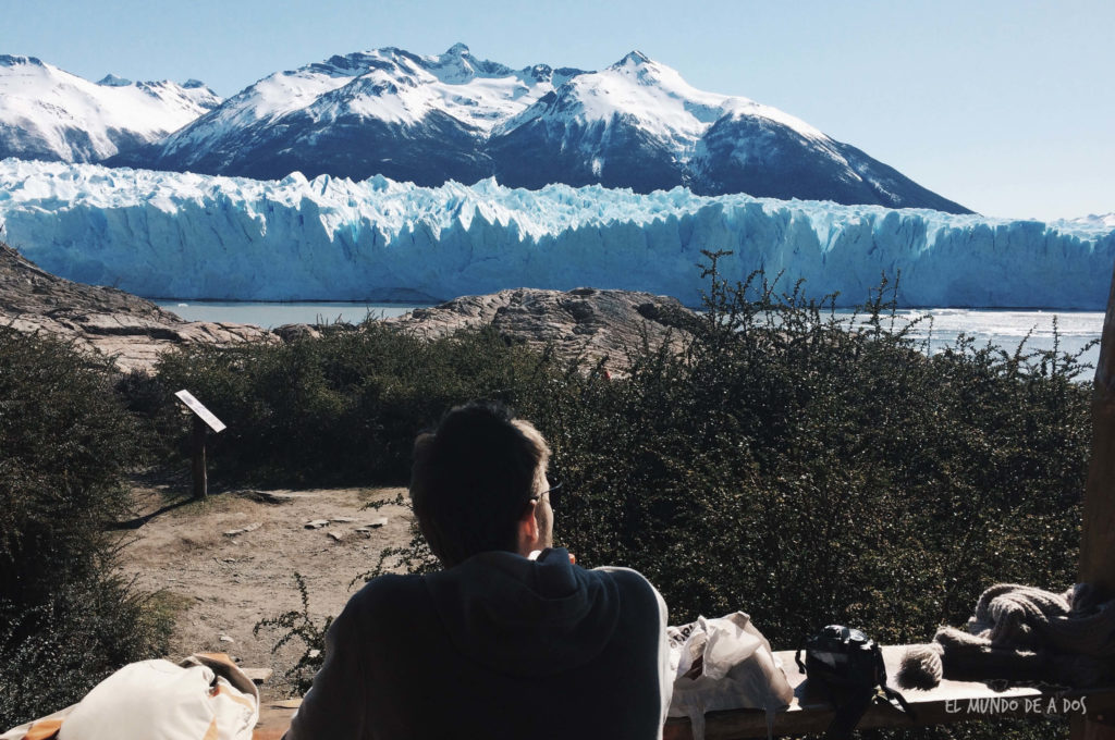 Almorzando frente al glaciar Perito Moreno. Viajar a El Calafate