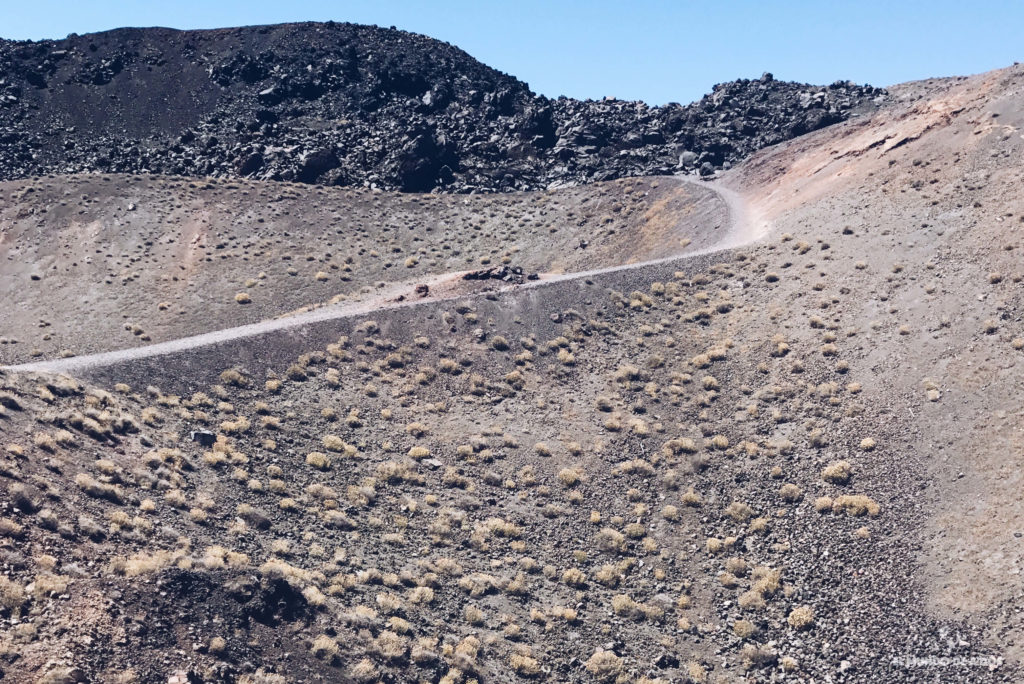 Caminando por el volcán de Santorini. Caldera de Santorini