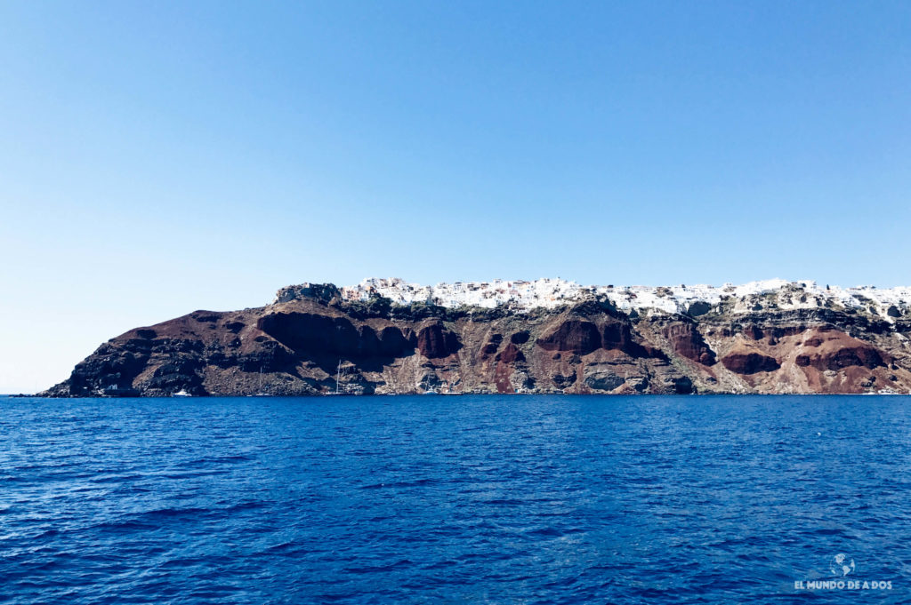 Oia desde el agua. Caldera de Santorini