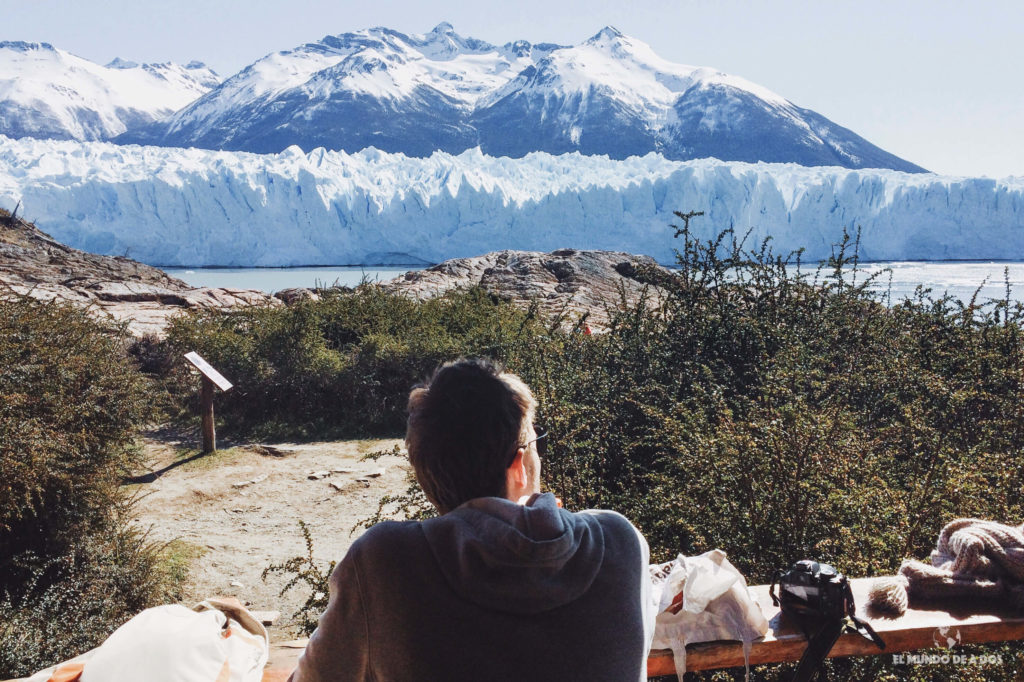Almorzando frente al glaciar. Minitrekking Perito Moreno