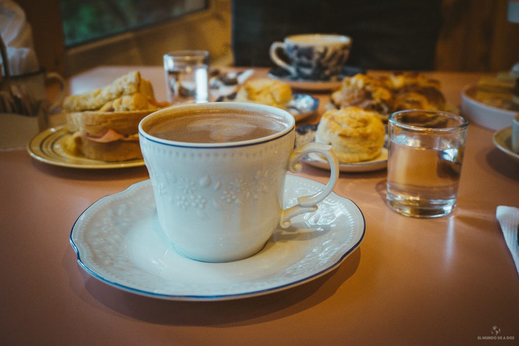 La mesa servida en No me olvides - Mejores casas de té en Bariloche